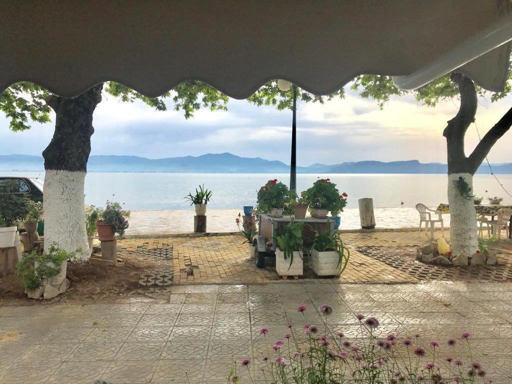 Апартаменты Casa Lela 3...Hydra Милои Экстерьер фото